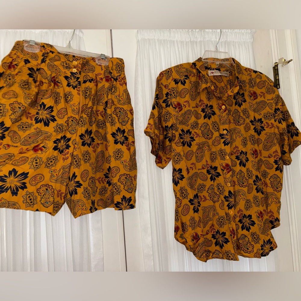 Vintage Women's Shorts/Shirt Set